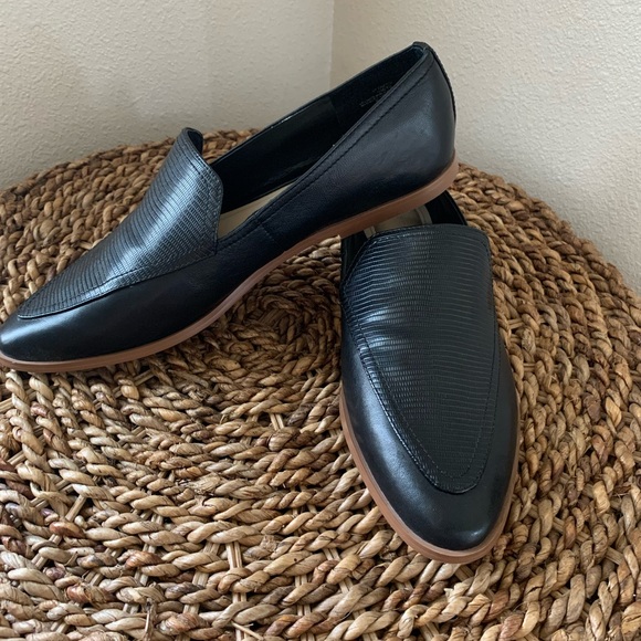 NWOB. Vince Camuto loafers. Black leather flats. Size 9/40 - Picture 2 of 3